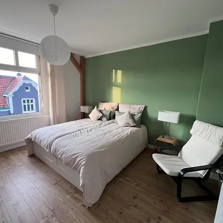 Apartment Moderne Altbauwohnung Im Gruenen *