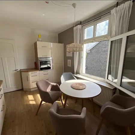 Apartment Moderne Altbauwohnung Im Gruenen