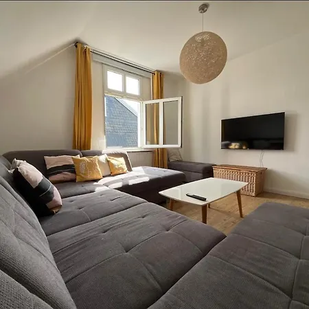 Apartment Moderne Altbauwohnung Im Gruenen *