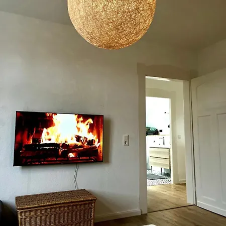 Moderne Altbauwohnung Im Gruenen Apartment *