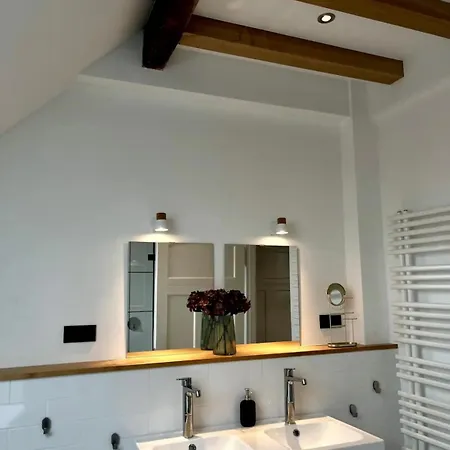 Apartment Moderne Altbauwohnung Im Gruenen *