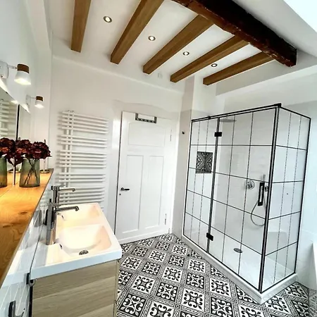 Moderne Altbauwohnung Im Gruenen *