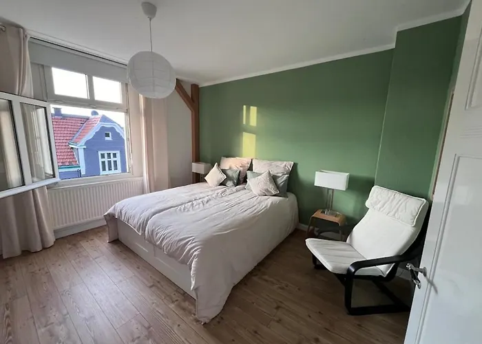 Appartement Moderne Altbauwohnung Im Gruenen *