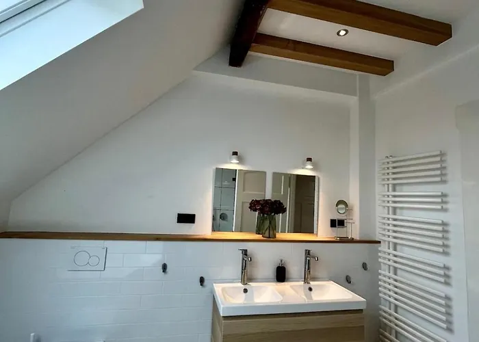 Moderne Altbauwohnung Im Gruenen