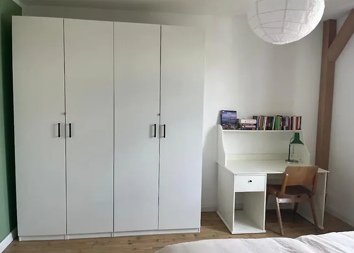 Moderne Altbauwohnung Im Gruenen